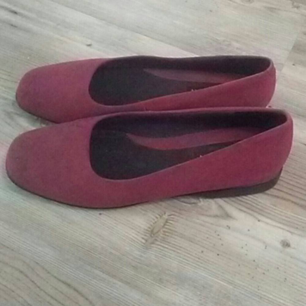 Shoes - Picture 2 of 4